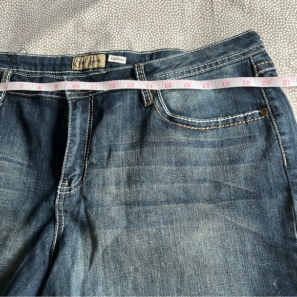 Earl Jean plus size jean shorts in medium dark denim with stretch + full pockets - Picture 10 of 12